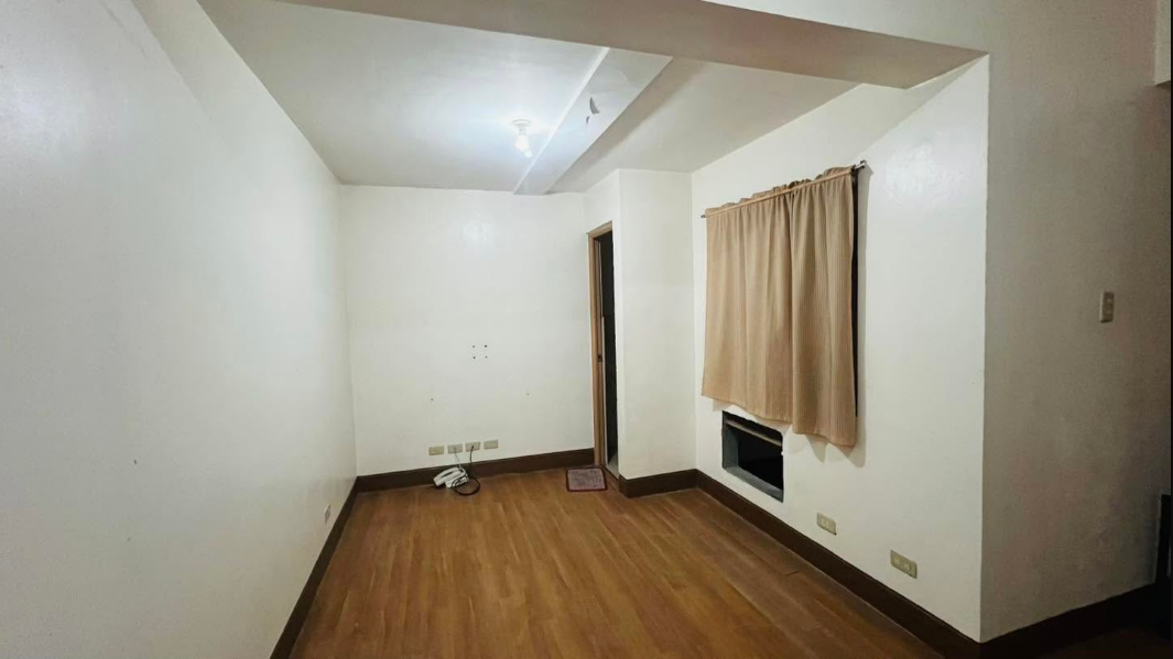 Foreclosed Residential Condominium For Sale in Makati City, Metro Manila - Media Image Asset Panel Sub-No 5