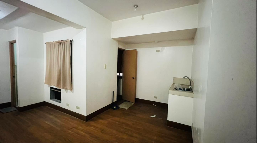 Foreclosed Residential Condominium For Sale in Makati City, Metro Manila - Media Image Asset Panel Sub-No 6