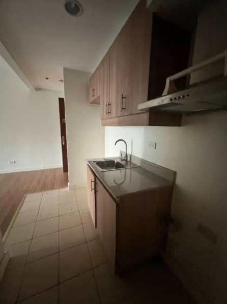 Foreclosed Residential Condominium For Sale in Makati City, Metro Manila - Media Image Asset Panel Sub-No 5