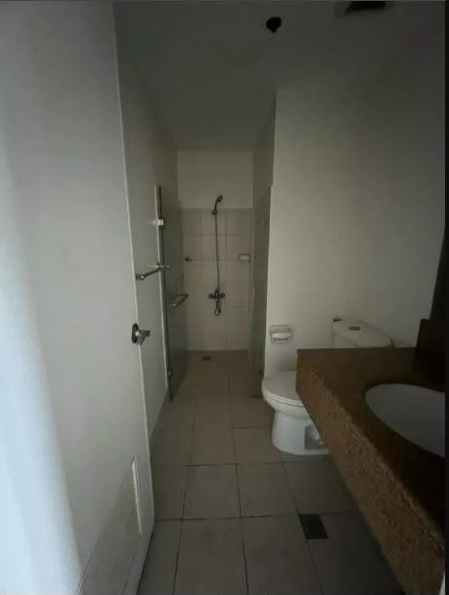 Foreclosed Residential Condominium For Sale in Makati City, Metro Manila - Media Image Asset Panel Sub-No 9